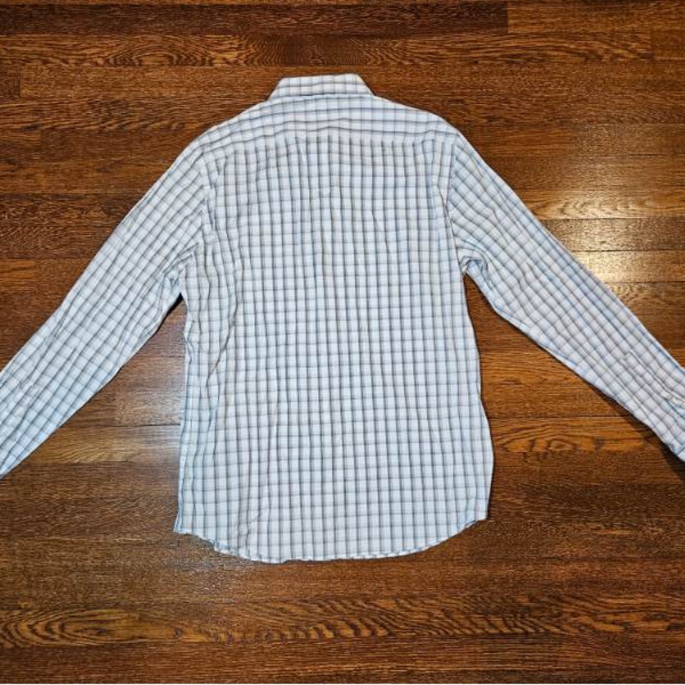 Button down - Picture 2 of 2